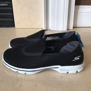NIB women’s Skechers Go Walk 3 unfold sz 6.5